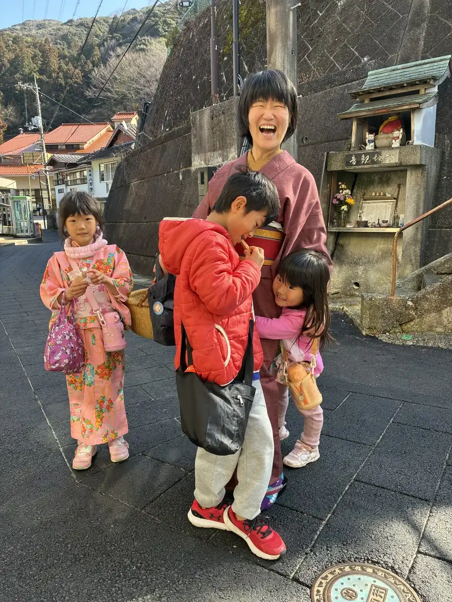親子で着物を楽しむ写真